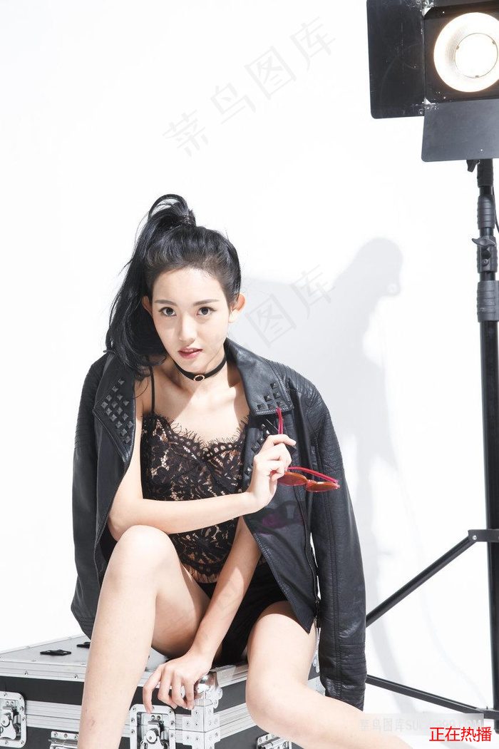 中國轟炸機 · 金瓶海之婬亂天在線觀看 熱門視頻
